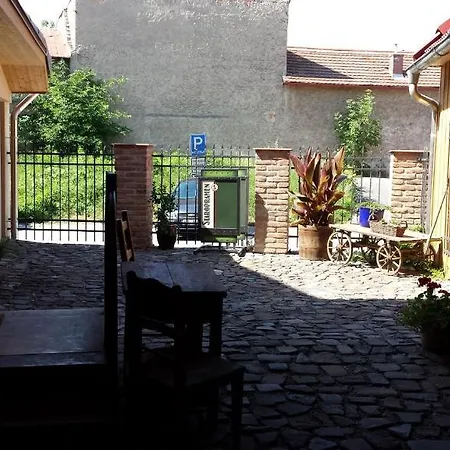 U Anny šmejdířky * Nymburk